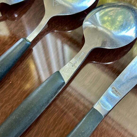 Vintage MCM Stainless Steel and Black Faux Wood Flatware – Set of 4 - Picture 7 of 11